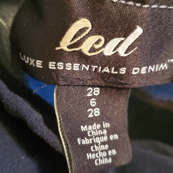 Led luxe essential maternity jeans - Picture 3 of 3